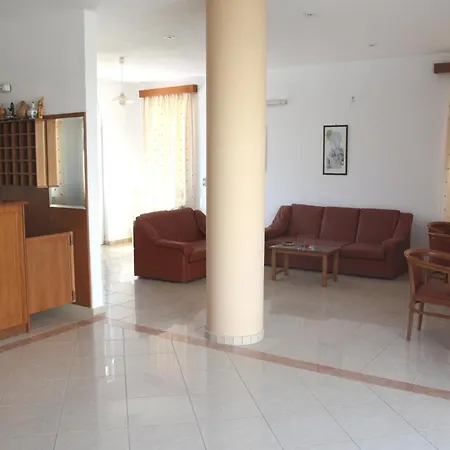 Lejlighedshotel Dimitris Platanés